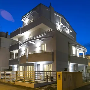 residenza-riva-azzurra.riccione-hotels.org/